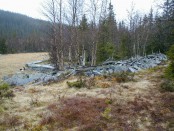 Bilde av av stein tilkjørt murstein med hest på setra til garden Eggen. Foto Hans Sollid